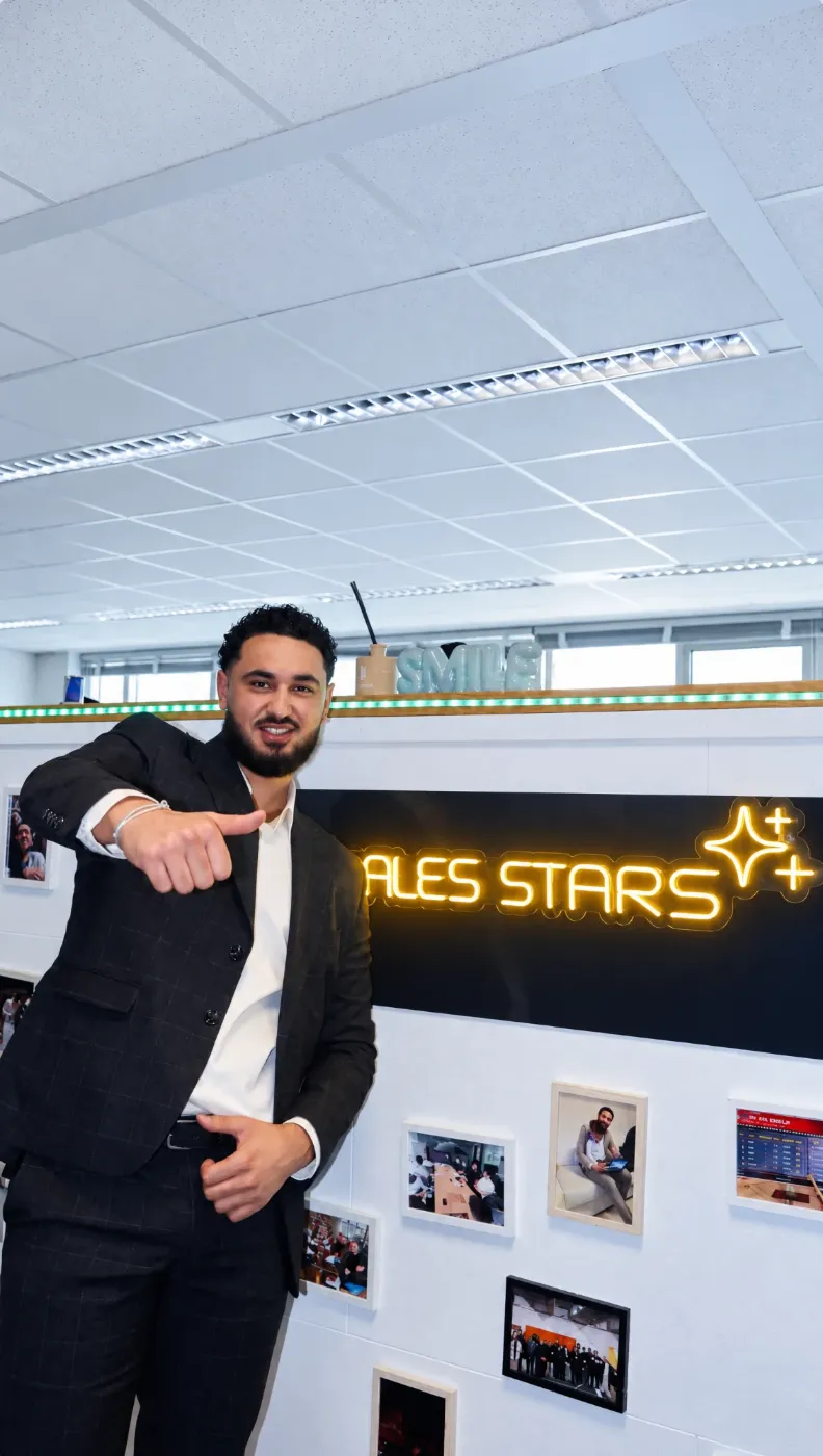 Amir Kazeni op kantoor