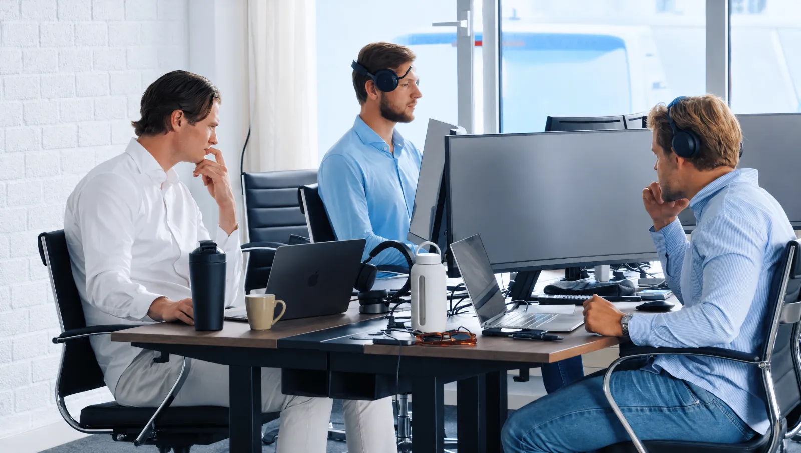 Collega's aan het werk op het hoofdkantoor