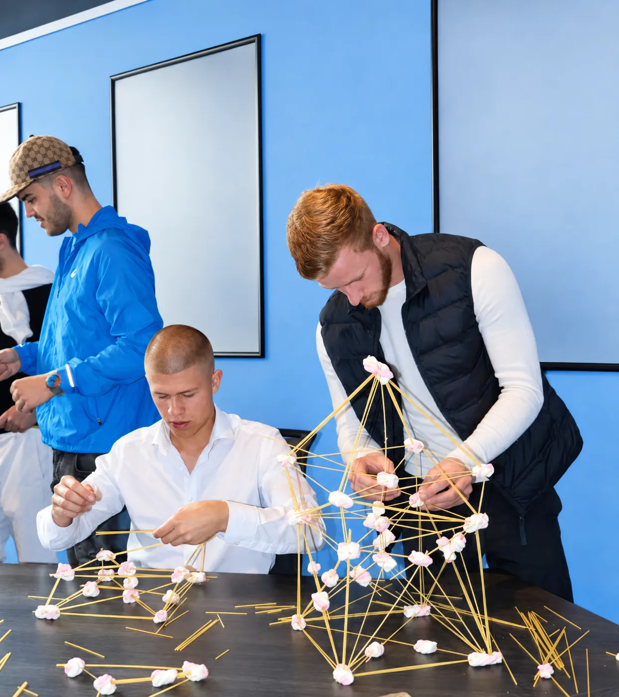 Teambuilding met spaghetti en marshmallows